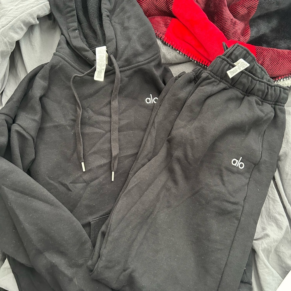 ALO Accolade Sweat Set